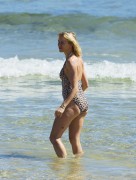 Наоми Уоттс (Naomi Watts) wearing a swimsuit at a beach in Australia,16.12.13 (72xHQ) 699572296579911