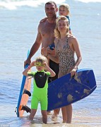 Наоми Уоттс (Naomi Watts) wearing a swimsuit at a beach in Australia,16.12.13 (72xHQ) F13697296579904