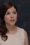Анна Кендрик (Anna Kendrick) Up in the Air Press Conference (2009)  5552e1297594323