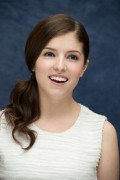 Анна Кендрик (Anna Kendrick) Up in the Air Press Conference (2009)  C885e5297594034