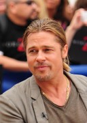 Брэд Питт (Brad Pitt) Appears on Good Morning America Show at ABC Studios in Times Square in NYC (June 17, 2013) - 34xHQ 58af0d299066177