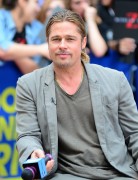 Брэд Питт (Brad Pitt) Appears on Good Morning America Show at ABC Studios in Times Square in NYC (June 17, 2013) - 34xHQ Ad88d4299066464