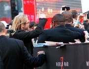 Брэд Питт (Brad Pitt) 'World War Z' New York Premiere, Duffy Square in Times Square (June 17, 2013) - 206xHQ 0e122f299070698