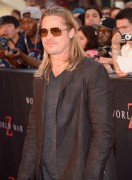 Брэд Питт (Brad Pitt) 'World War Z' New York Premiere, Duffy Square in Times Square (June 17, 2013) - 206xHQ 142115299072505