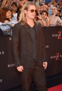 Брэд Питт (Brad Pitt) 'World War Z' New York Premiere, Duffy Square in Times Square (June 17, 2013) - 206xHQ 187c1c299072594