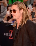 Брэд Питт (Brad Pitt) 'World War Z' New York Premiere, Duffy Square in Times Square (June 17, 2013) - 206xHQ 613756299072775
