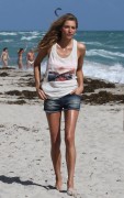 Эммануэла де Паула, Джессика Харт (Jessica Hart, Emanuela de Paula) Bikini Photoshoot on the Beach in Miami - 06.12.2013 -  285 HQ 23b2e0301851347