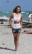 Эммануэла де Паула, Джессика Харт (Jessica Hart, Emanuela de Paula) Bikini Photoshoot on the Beach in Miami - 06.12.2013 -  285 HQ 8a33c1301851767