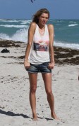Эммануэла де Паула, Джессика Харт (Jessica Hart, Emanuela de Paula) Bikini Photoshoot on the Beach in Miami - 06.12.2013 -  285 HQ Fd100d301851494