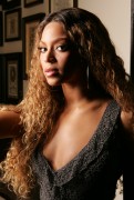 Бейонсе (Beyonce) poses for a portrait in New York on August 28, 2006 (18xHQ) 38bb46303656654