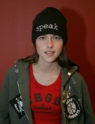 Кристен Стюарт (Kristen Stewart) Sundance Film Festival premiere 'Speak' at Prospector in Park City, 2004-01-20 (16xHQ) B4f2bc305544380