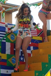 Дженнифер Лопез (Jennifer Lopez) Filming a FIFA World Cup Music Video in Ft. Lauderdale - 2/11/14 - 122 HQ 2cf1b1307474032