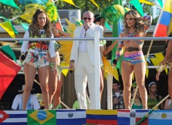 Дженнифер Лопез (Jennifer Lopez) Filming a FIFA World Cup Music Video in Ft. Lauderdale - 2/11/14 - 122 HQ 4683d6307473985