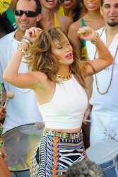 Дженнифер Лопез (Jennifer Lopez) Filming a FIFA World Cup Music Video in Ft. Lauderdale - 2/11/14 - 122 HQ Ae001b307474074