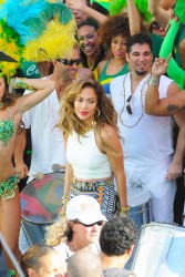 Дженнифер Лопез (Jennifer Lopez) Filming a FIFA World Cup Music Video in Ft. Lauderdale - 2/11/14 - 122 HQ B9a240307474064