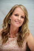 Хелен Хант (Helen Hunt) 'The Sessions' Press Conference Portraits by Vera Anderson - September 10, 2012 (8xHQ) C2de47308123427