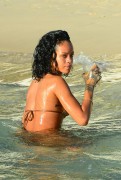 Рианна (Rihanna) On the beach, Barbados, 2013-12-28 (82xHQ) 48a8a9309924269