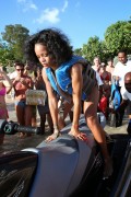 Рианна (Rihanna) On the beach, Barbados, 2013-12-28 (82xHQ) 8fe208309924676