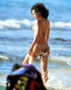 Рианна (Rihanna) On the beach, Barbados, 2013-12-28 (82xHQ) Bfa170309924387