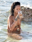 Рианна (Rihanna) On the beach, Barbados, 2013-12-28 (82xHQ) E097be309924302