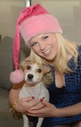 Меган Хилти (Megan Hilty) 2012-12-21 ready for Christmas while posing in New York City (12xHQ) 0427ba312861031