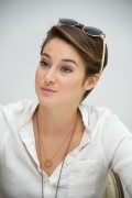 Шейлин Вудли (Shailene Woodley) Divergent press conference portraits by Vera Anderson (Los Angeles, Beverly Hills, March 8, 2014) (9xHQ) 7f7358315032748