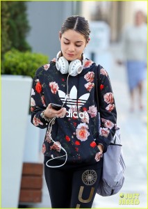 sudadera adidas con flores