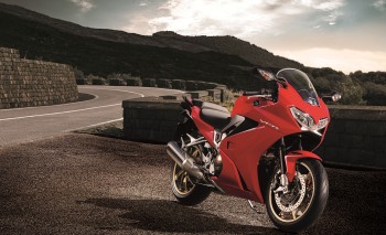 new high-res images of the 2014 Honda VFR800F