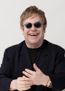 Элтон Джон (Elton John) Gnomeo and Juliet press conference (Los Angeles, 21.01.2011) - 10xHQ 7df585323182405