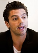 Доминик Купер (Dominic Cooper) The Devil's Double press conference (Los Angeles, July 24, 2011) F06fc7325651496