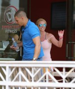 Бритни Спирс (Britney Spears) Leaving the 'Drenched Fitness' in LA, 26.06.2014 (35xHQ) C1c2b1336187831