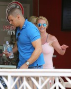 Бритни Спирс (Britney Spears) Leaving the 'Drenched Fitness' in LA, 26.06.2014 (35xHQ) D0d855336187832