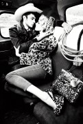 Эмбер Хёрд (Amber Heard) Guess Jeans Fall 2011 Photoshoot by Ellen von Unwerth (14xHQ) Ac0cfd337294724