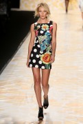 Кэндис Свейнпол (Candice Swanepoel) Desigual, Mercedes-Benz Fashion Week Fall 2014, 02.06.2014 (40xHQ) 91d590337309344