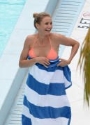 Кэмерон Диаз (Cameron Diaz) Bikini candids poolside in Miami July 7-2014 (22xHQ) 3216c7338627339