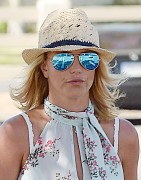 Бритни Спирс (Britney Spears) Out grocery shopping in Thousand Oaks, 10.07.2014 (59xHQ) 82170e338625194