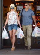 Бритни Спирс (Britney Spears) Out grocery shopping in Thousand Oaks, 10.07.2014 (59xHQ) 8d280f338625608