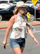 Бритни Спирс (Britney Spears) Out grocery shopping in Thousand Oaks, 10.07.2014 (59xHQ) E396bf338625528