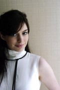 Энн Хэтэуэй (Anne Hathaway) фото Linda Rosier - 4xHQ 2e7146342573826