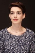 Энн Хэтэуэй (Anne Hathaway) на пресс-конференции фильма «Отверженные» («Les Miserables») (16xHQ) E2c84e342588051