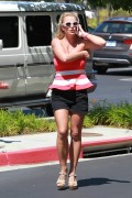 Бритни Спирс (Britney Spears) Starbucks in Thousand Oaks, 11.08.2014 - 79хHQ 04b8bc347448901