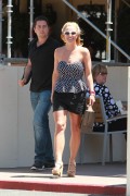 Бритни Спирс (Britney Spears) Out for some solo shopping in Westlake Village, 13.08.2014 - 117хHQ 0c357f347449413