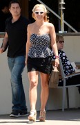 Бритни Спирс (Britney Spears) Out for some solo shopping in Westlake Village, 13.08.2014 - 117хHQ C81bc6347449150