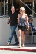 Бритни Спирс (Britney Spears) Out for some solo shopping in Westlake Village, 13.08.2014 - 117хHQ D39bee347449403