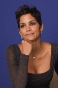 Холли Берри (Halle Berry) Frankie and Alice press conference portraits by Munawar Hosain (Hollywood, November 30, 2010) (103HQ) 19c1d4348137064