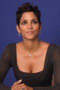Холли Берри (Halle Berry) Frankie and Alice press conference portraits by Munawar Hosain (Hollywood, November 30, 2010) (103HQ) A90169348136786