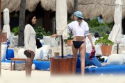 Кара Делевинь и Мишель Родригес (Michelle Rodriguez, Cara Delevigne) at beach in Cancún, Mexico, 2014.03.28 (58xHQ) 52e92d349072372