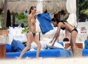 Кара Делевинь и Мишель Родригес (Michelle Rodriguez, Cara Delevigne) at beach in Cancún, Mexico, 2014.03.28 (58xHQ) 5e3d66349072530