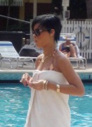 Рианна (Rihanna) Jamaican Poolside Candids. - 7xHQ E62e13355289903