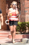 Бритни Спирс (Britney Spears) Starbucks in Thousand Oaks, 11.08.2014 - 80xHQ 0f1ea8356857276